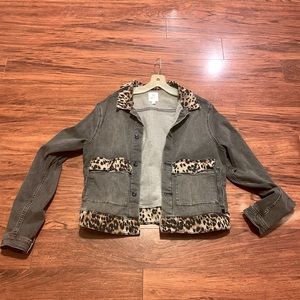 Lularoe Stretch Denim Jacket Stone Wash w/Leopard Print Size XL